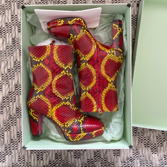 Gucci Runway Python Boots - Picture 2 of 6